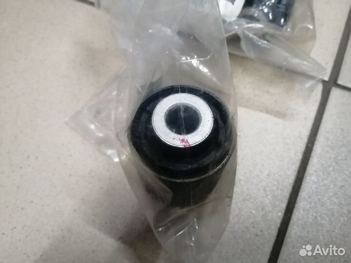 Сайлентблок заднего рычага Санта Фе тм. Новый. Ори