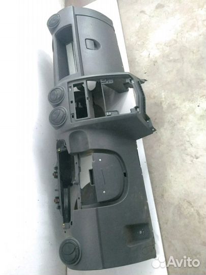 Renault Logan панель приборов (торпедо)