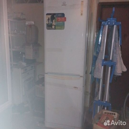 Холодильник бу indesit