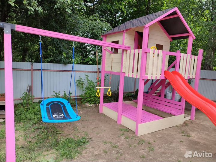 Детские деревянный домик на сваях