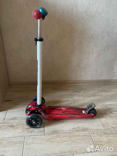 Детский трех колесный самокат Reaction