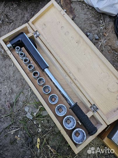 Динамометрический ключ с набором головок