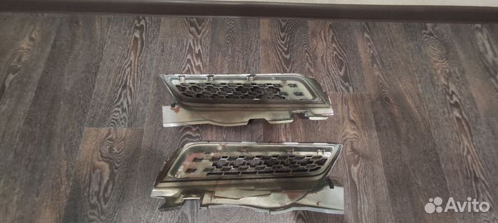 Решетка радиатора Ниссан Марч