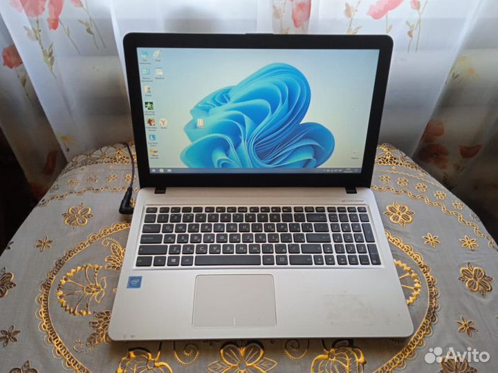 Ноутбук asus(4ядра)для работы и игр