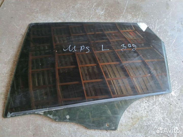 Стекло двери задний Mazda 3