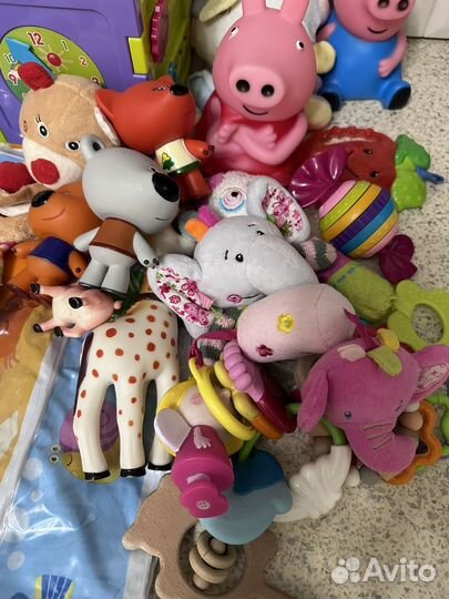 Корзина для игрушек с игрушками