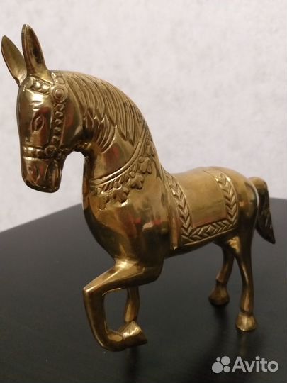 Статуэтка конь
