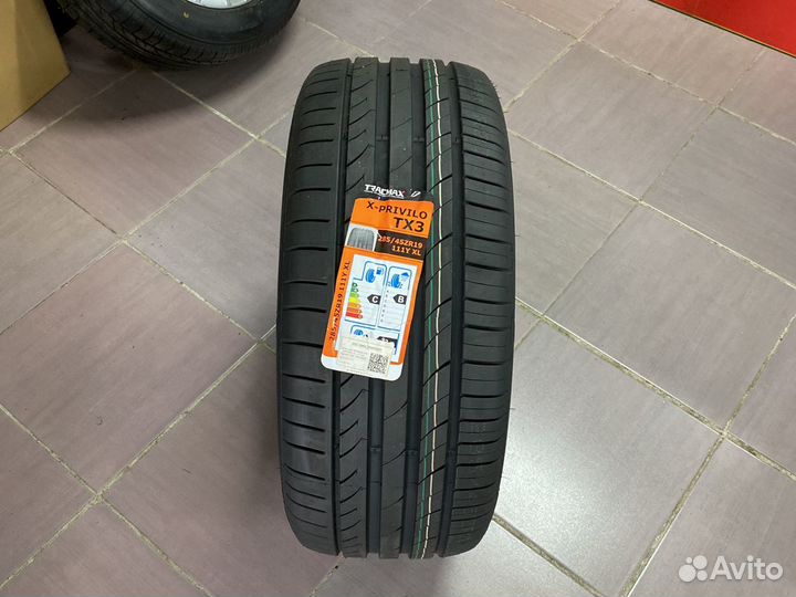Tracmax X-Privilo TX3 285/45 R19 и 255/50 R19