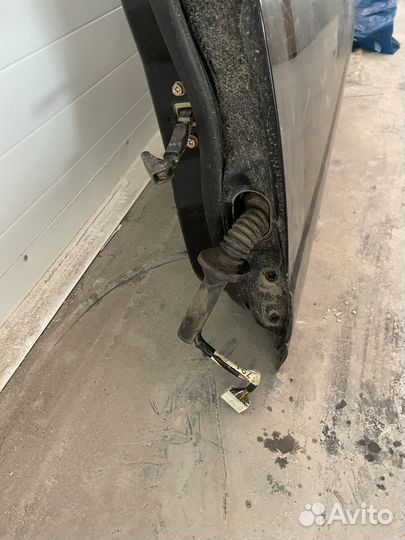 Mitsubishi airtrek дверь