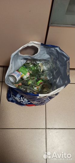 Много баночек из-под детского питания