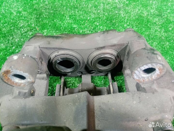 Суппорт тормозной передний левый Mercedes-Benz