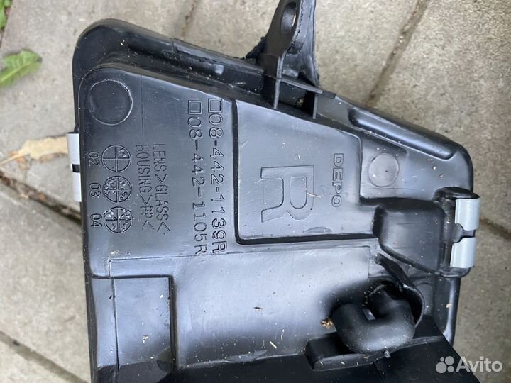 Новые левая и правая фары на Opel Vectra