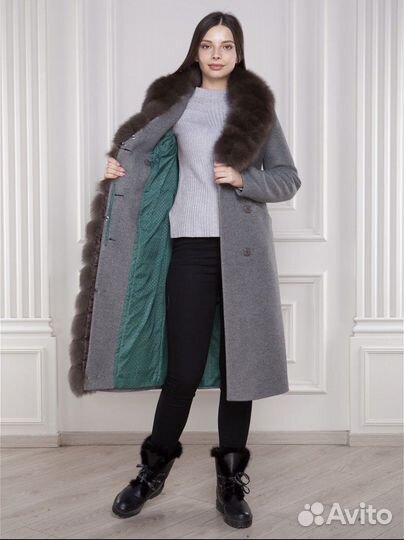 Пальто зимнее с мехом песца, шапочка, перчатки