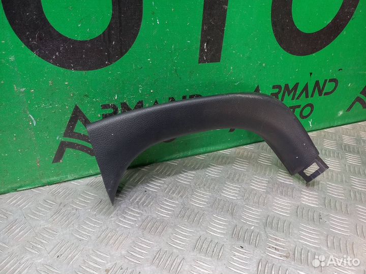 Обшивка двери багажника верхняя правая Toyota Rav4