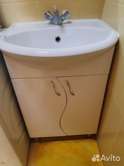 Тумба с раковиной для ванной