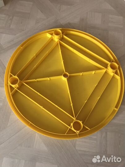 Стол пластик,2 стула,зонт