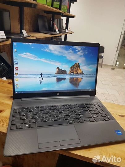 Современный ноутбук HP на Core i5 10-го поколения