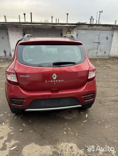 Renault Sandero Stepway 1.6 AT, 2015, битый, 180 000 км