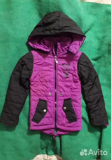 Яркие детские курточки