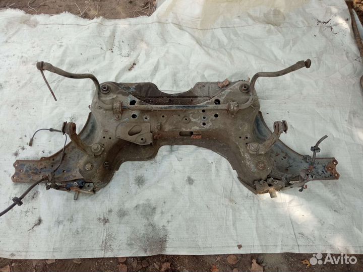 Подрамник передний Renault Laguna 2