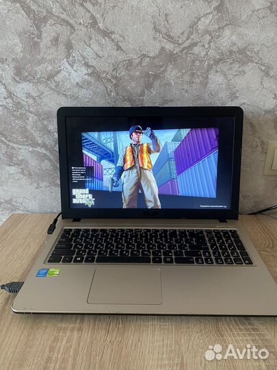 Игровой ноутубк asus i3