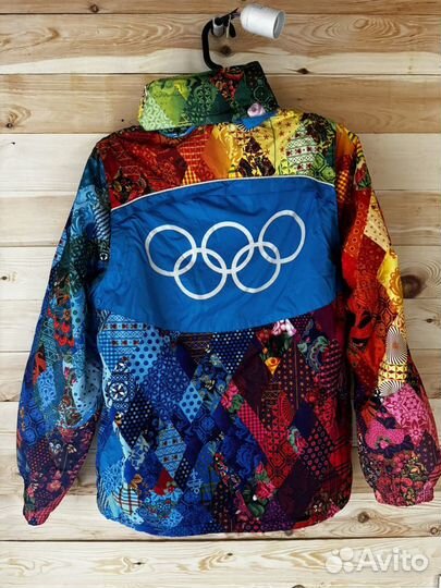 Куртка волонтера Олимпийских игр в Сочи 2014