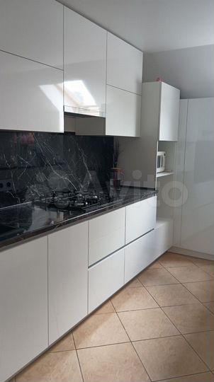 2-к. квартира, 65 м², 3/3 эт.