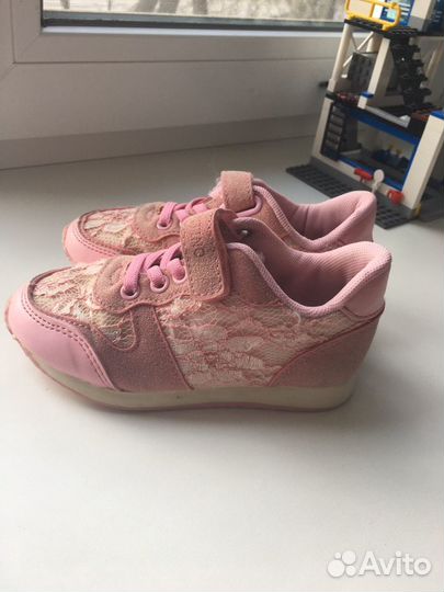 Для девочки кроссы