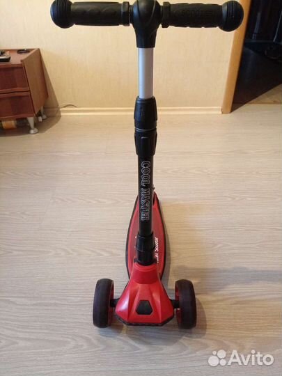 Трех колесный самокат
