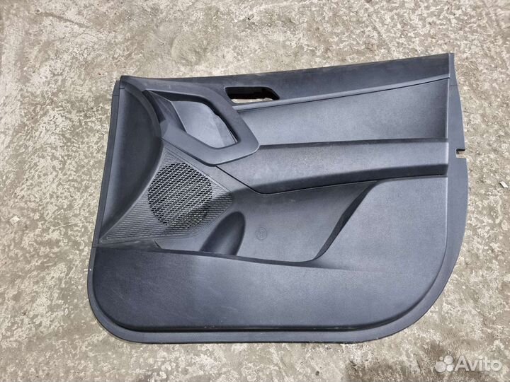 Обшивка двери передняя правая Крета