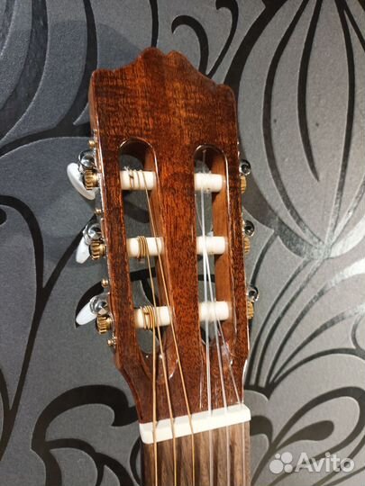 Классическая испанская гитара (кедр/массив)