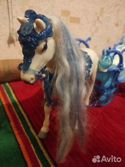 Карета с лошадью