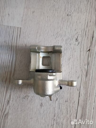 Суппорт тормозной задний правый Mando EX583113KA10