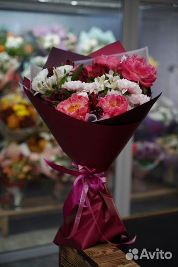 Букет с пионами