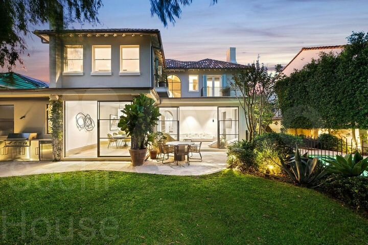 Дом 370 м² на участке 11 сот.