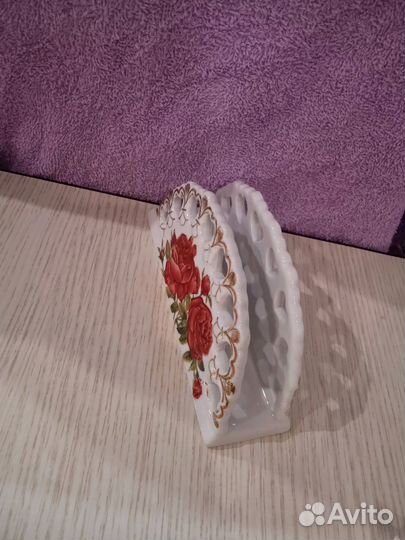 Фарфоровая салфетница
