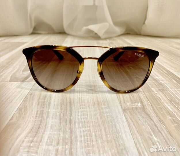 Солнцезащитные очки vogue
