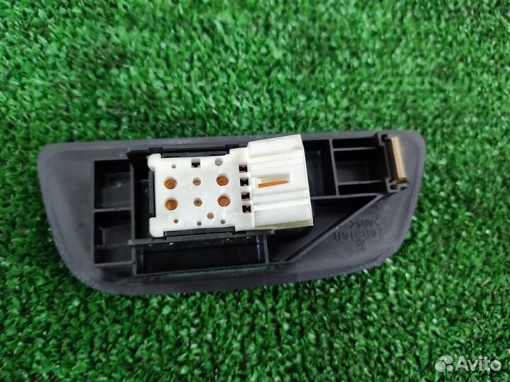 Кнопка стеклоподъемника Suzuki Ignis 2006