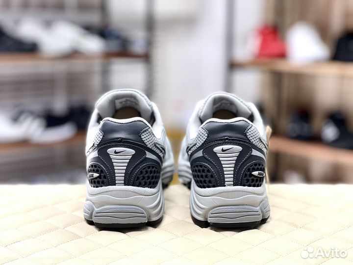 Кроссовки мужские Nike Air Zoom Vomero 5