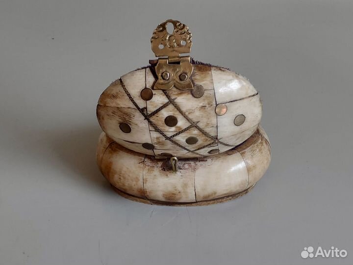 Шкатулка из кости