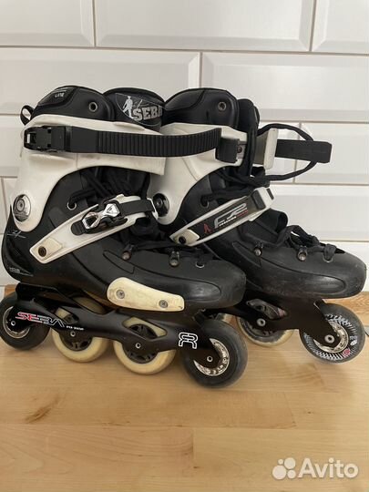 Роликовые коньки