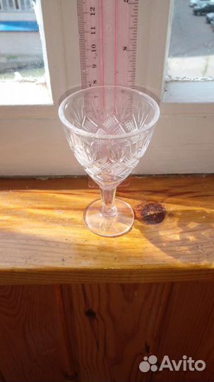 Хрустальные рюмки стопки бокалы, нож, кружка