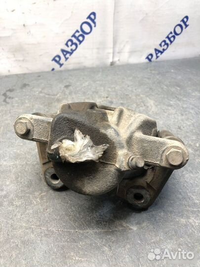 Суппорт передний правый Renault Kaptur