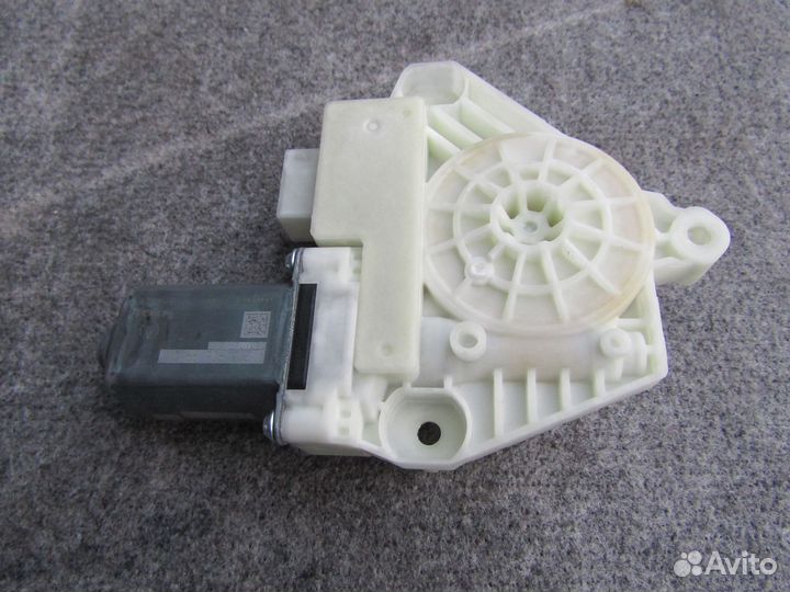 Мотор стеклоподъемника Mercedes W213 A2059060013