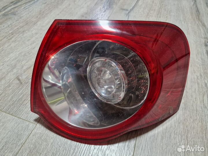 Фонарь задний правый VW Passat B6 универсал