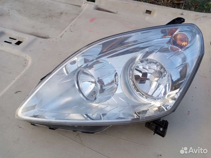 Фара передняя левая Opel zafira 2011