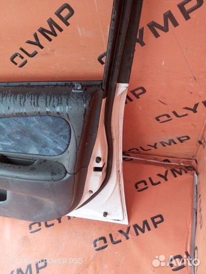 Дверь передняя правая Toyota Sprinter Carib AE111