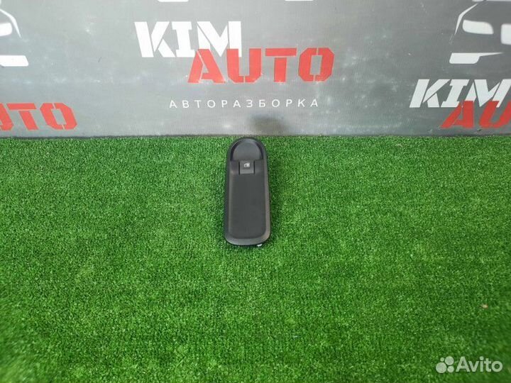 Кнопка стеклоподъемника передняя правая LADA X-Ray