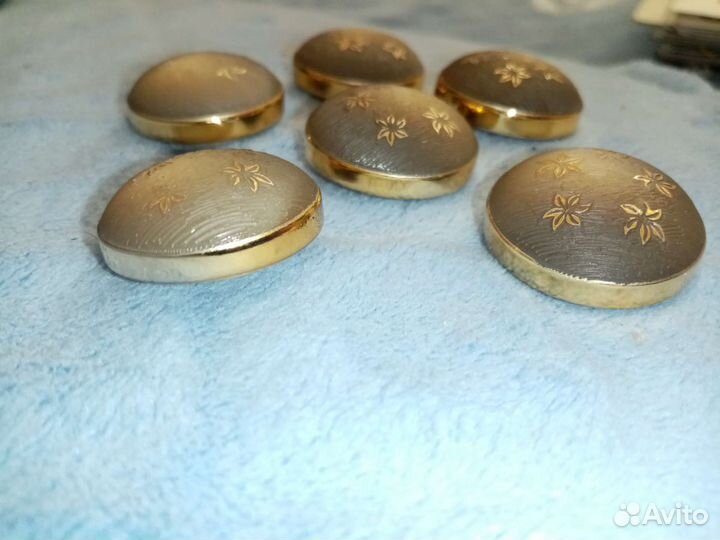 Пуговицы новые