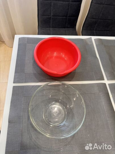 Салатник и чашка пластиковая